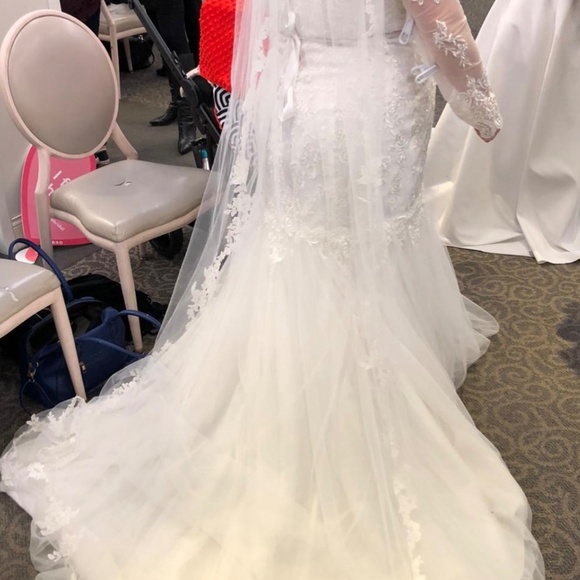 Wedding Dress - Picture 3 of 6